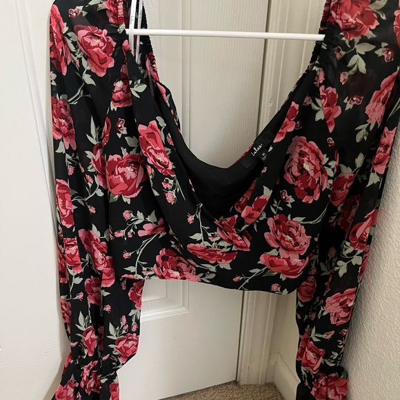 Flirty Mood Black Floral Print Surplice Crop Top - Picture 2 of 2